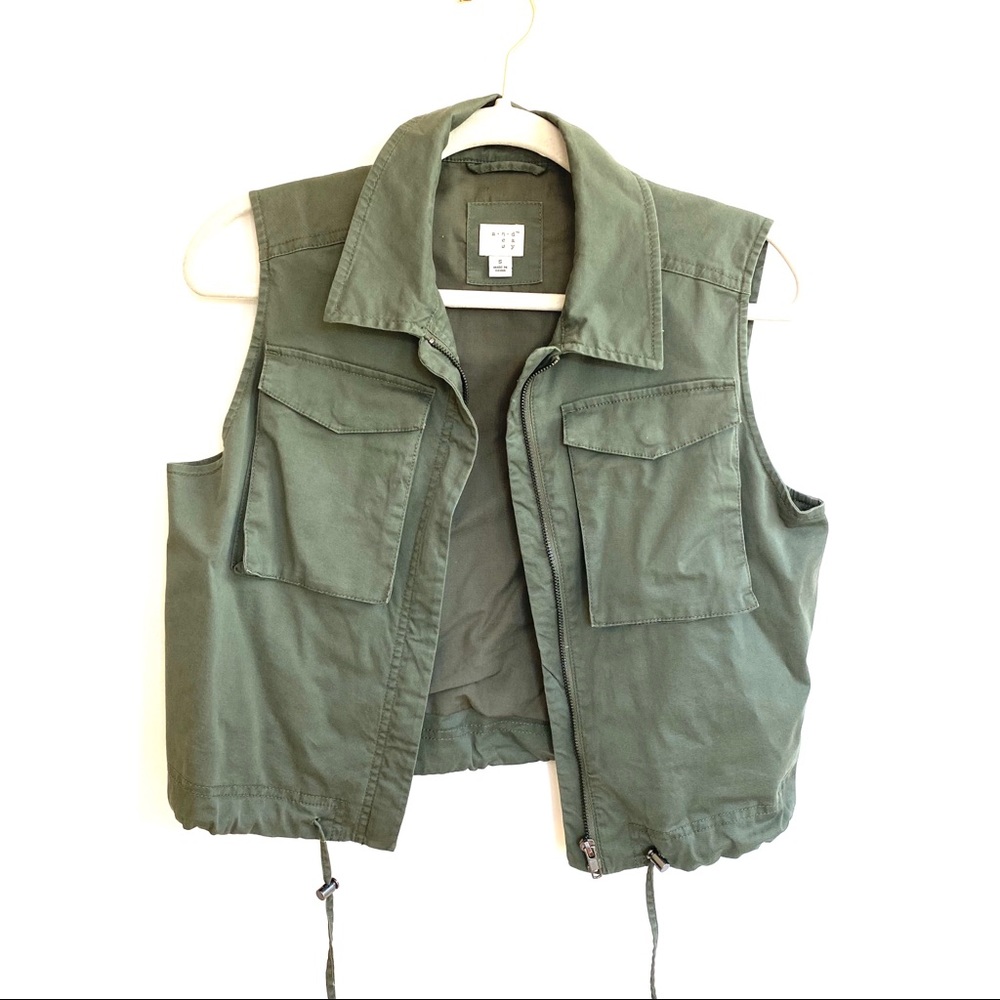 A NEW DAY GREEN CARGO VEST SMALL